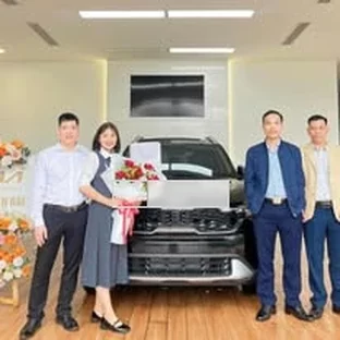 Kia Yên Bái - Khách hàng tham khảo xe thực tế tại Trấn Yên.